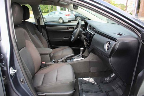 Used 2017 Toyota Corolla LE image 29