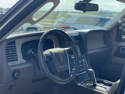 Used 2015 Lincoln Navigator 2WD image 12