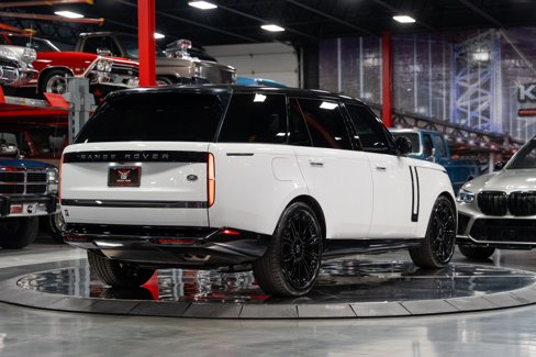 Used 2023 Land Rover Range Rover Long Wheelbase SE image 28