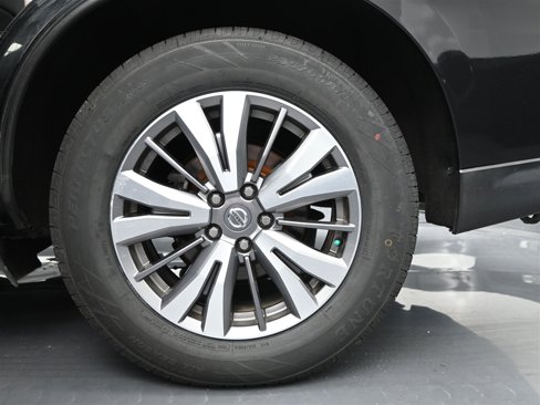 Used 2020 Nissan Pathfinder SV image 18