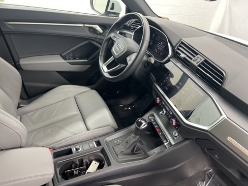 Used 2024 Audi Q3 2.0T Premium Plus image 24