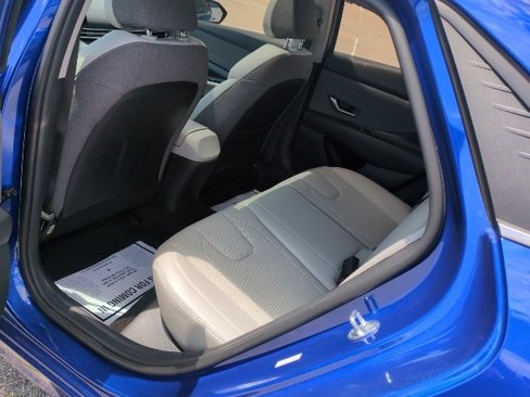 Used 2023 Hyundai Elantra Limited w/ Cargo Package image 14