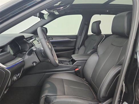 New 2025 Jeep Grand Cherokee Overland w/ Luxury Tech Group IV image 19