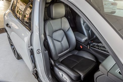 Used 2021 Porsche Macan image 39