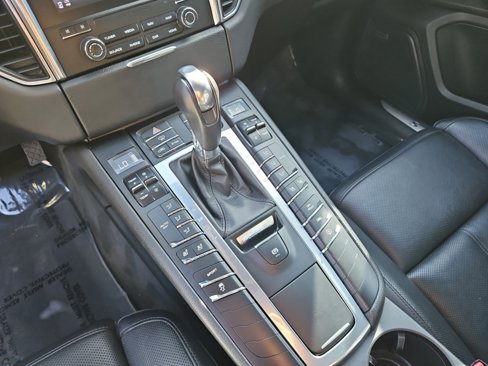 Used 2018 Porsche Macan S image 25