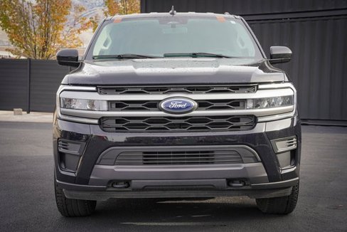 Used 2023 Ford Expedition XLT image 3
