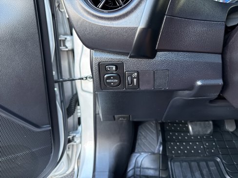 Used 2017 Toyota Corolla L image 25