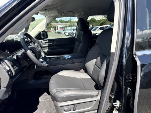 New 2025 Nissan Armada SV image 8