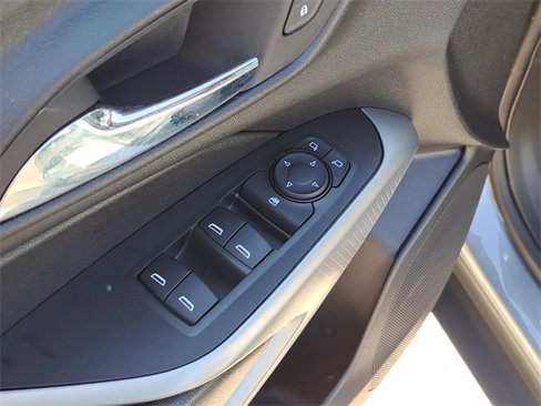 Used 2025 Chevrolet Trax RS w/ Sunroof Package image 19