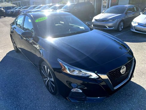 Used 2021 Nissan Altima 2.5 SR w/ SR Premium Package image 3