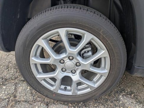 Used 2023 Jeep Compass Latitude image 16
