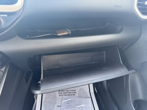 Used 2021 Hyundai Venue SE image 24
