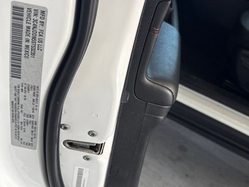 Used 2025 Jeep Compass Trailhawk image 28