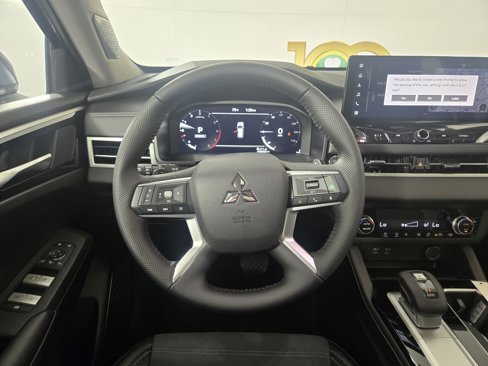 New 2025 Mitsubishi Outlander SE image 14