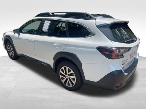 Used 2023 Subaru Outback Premium image 2