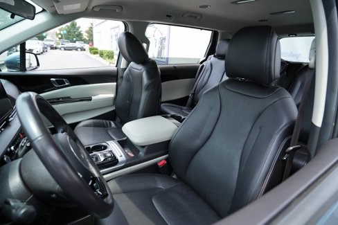 Used 2024 Kia Carnival EX image 21