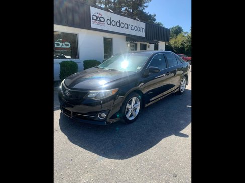 Used 2014 Toyota Camry SE image 1