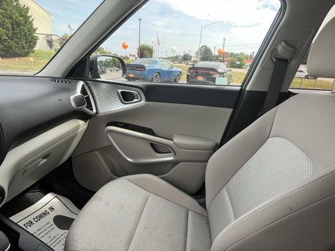 Used 2024 Kia Soul LX image 13