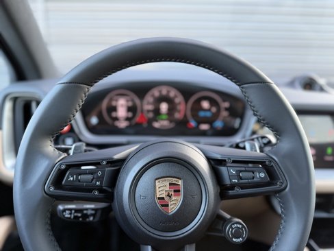 New 2025 Porsche Cayenne E-Hybrid image 18