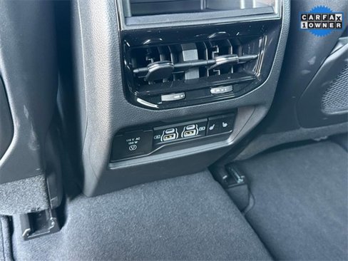 Used 2024 Jeep Grand Cherokee Limited w/ Black Appearance Package image 10