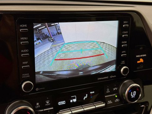 Used 2021 Toyota Highlander LE image 13
