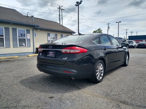 Used 2017 Ford Fusion SE w/ Fusion SE Technology Package image 7