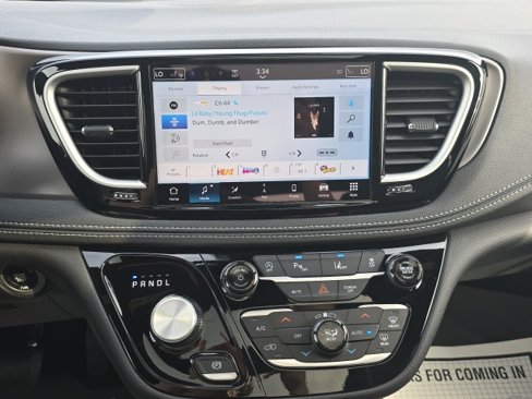 New 2025 Chrysler Pacifica Select w/ Uconnect Theater Family Group image 22