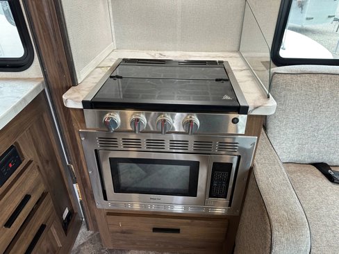 Used 2019 Ford E-450 and Econoline 450 Super Duty w/ Motorhome Prep Package image 31