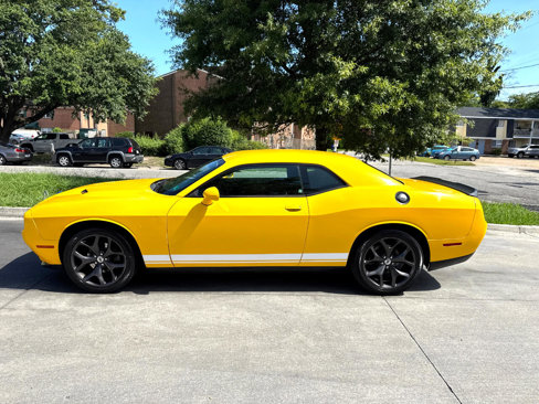 Used 2017 Dodge Challenger SXT image 8