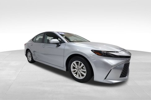 Used 2025 Toyota Camry LE image 6