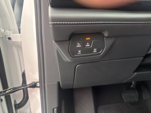 New 2026 Volkswagen Atlas SE image 14