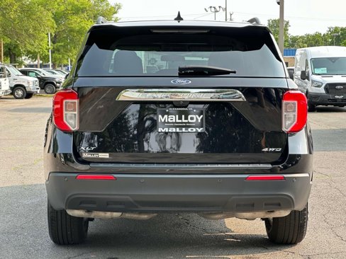 Used 2022 Ford Explorer XLT image 3