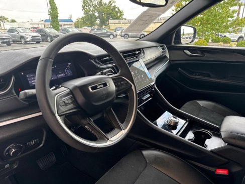 Used 2024 Jeep Grand Cherokee L Laredo image 12