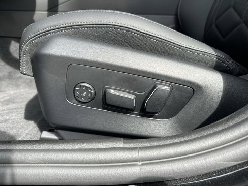 New 2026 BMW 550e xDrive w/ Executive Package image 16