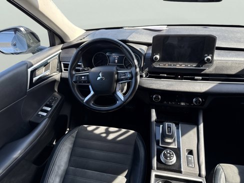 Used 2022 Mitsubishi Outlander SE image 13