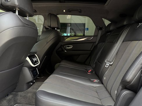 Used 2020 Bentley Bentayga Design Series image 30