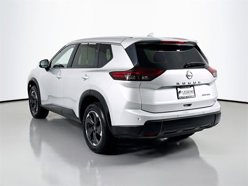 Used 2024 Nissan Rogue SV image 8