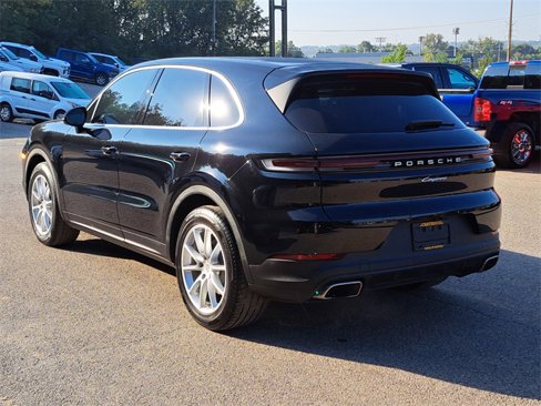 Used 2024 Porsche Cayenne image 3