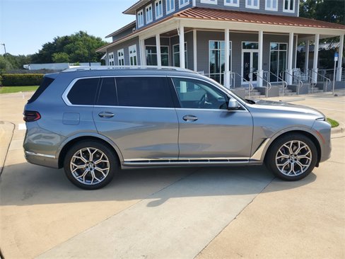 Used 2024 BMW X7 xDrive40i image 8