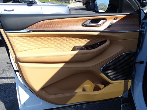 New 2025 Jeep Grand Cherokee Summit image 25