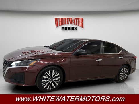 Used 2024 Nissan Altima 2.5 SV image 1