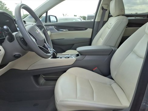 Used 2023 Cadillac XT6 Premium Luxury w/ Technology Package image 13