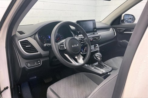 Used 2023 Kia Seltos LX image 12
