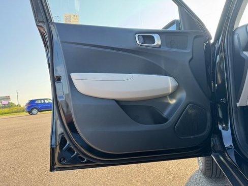 New 2025 Hyundai Venue SEL image 15