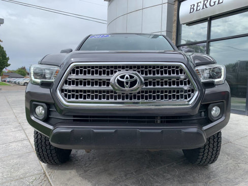 Used 2017 Toyota Tacoma TRD Sport image 2