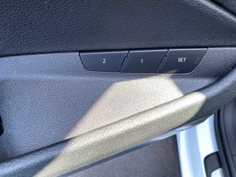 Used 2021 Audi e-tron Prestige w/ Prestige Package image 16
