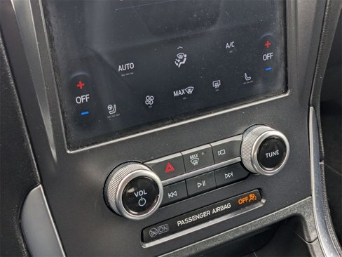 Used 2024 Ford Edge Titanium image 25