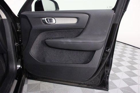 Certified 2025 Volvo XC40 B5 Plus image 21
