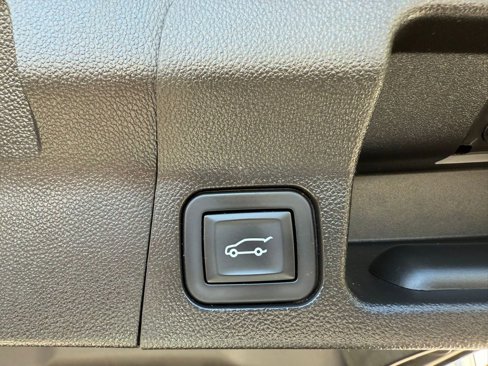 Used 2018 GMC Acadia SLE image 34