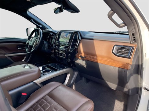 Used 2024 Nissan Titan Platinum Reserve image 29
